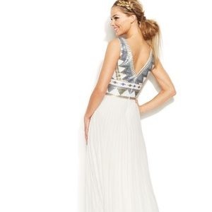 Xscape Pleated White Sequin Tribal Dress Size 6 Or Small Sleeveless Fit & Flare